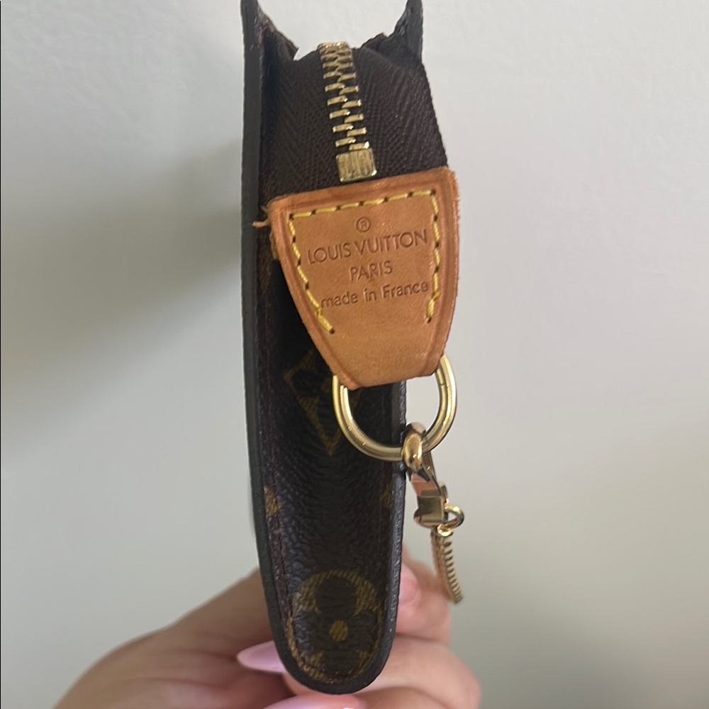 Louis Vuitton Monogram Pochette - Picture 2 of 11
